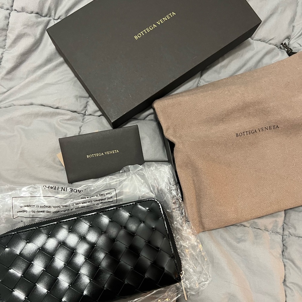 Intrecciato Zip Around Bottega Veneta Wallet NWT
